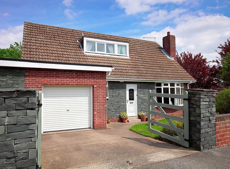 Garage door in white