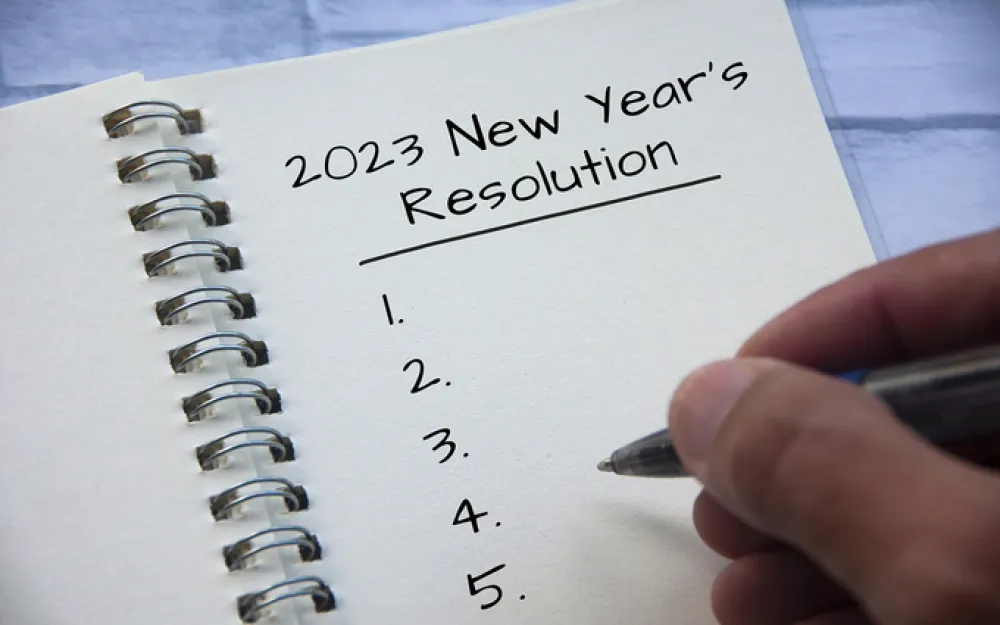 2023 new years resolutions on writing pad